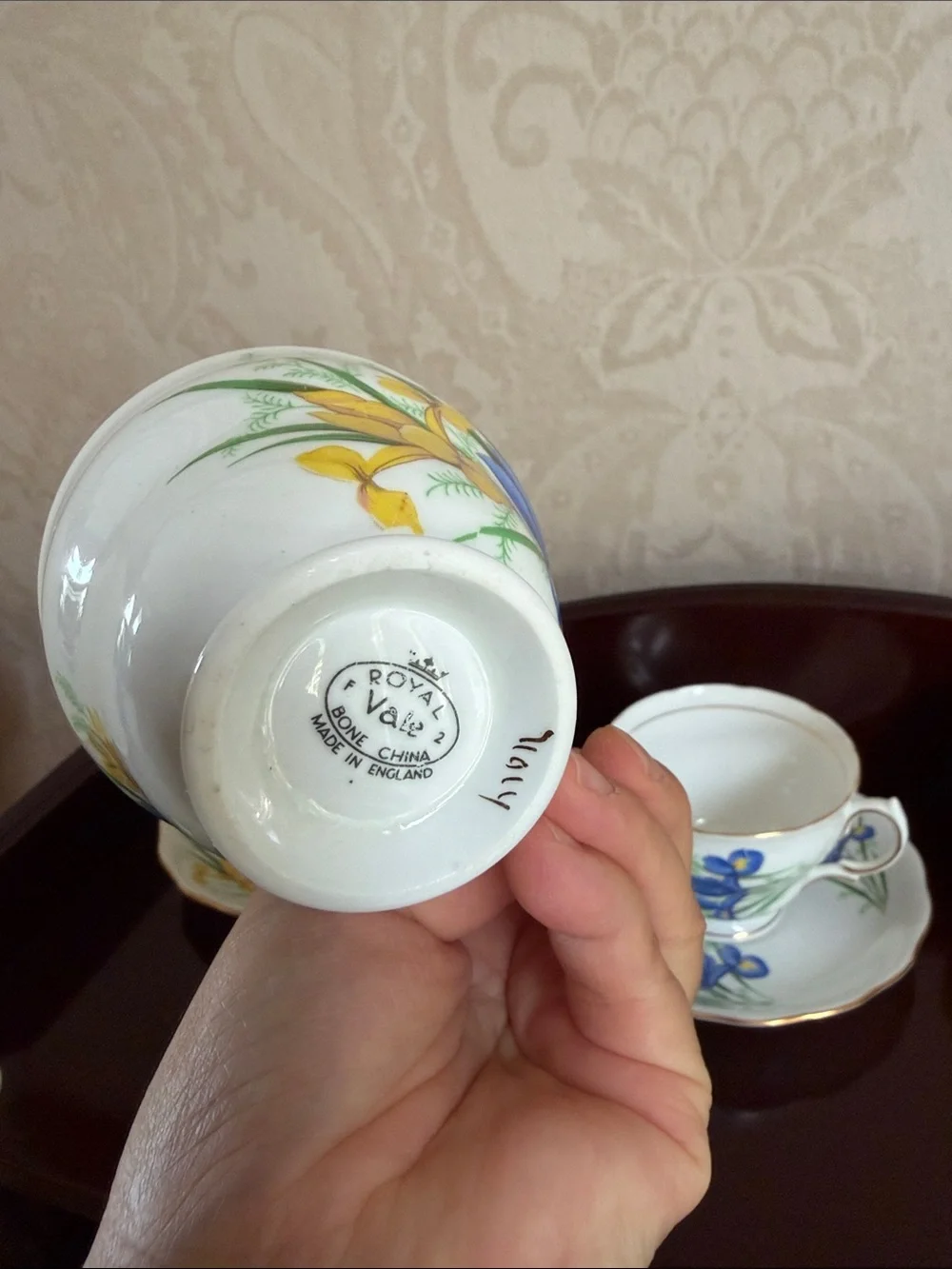Set of 3  vintage Royal Vale bone china teacups and saucers